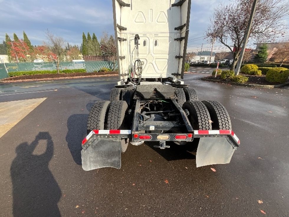 Sleeper Tractor-Heavy Duty Tractors-Freightliner-2020-T12664ST-Clackamas-OR-472,414\n\t\tmiles-$ 70,250 - Image 6