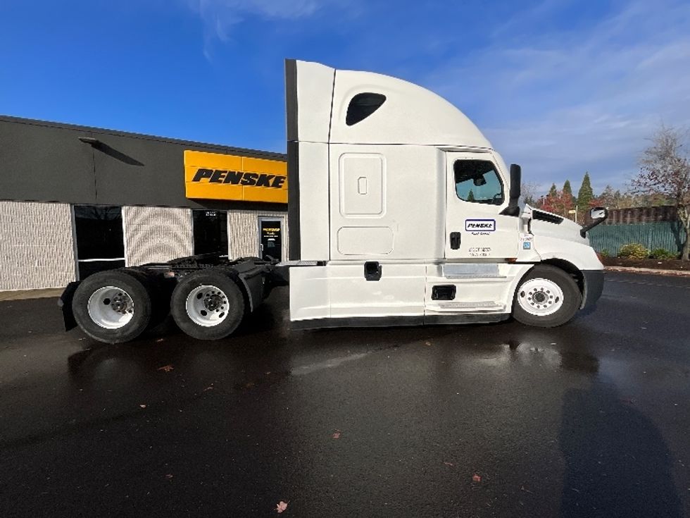 Sleeper Tractor-Heavy Duty Tractors-Freightliner-2020-T12664ST-Clackamas-OR-472,414\n\t\tmiles-$ 70,250 - Image 8