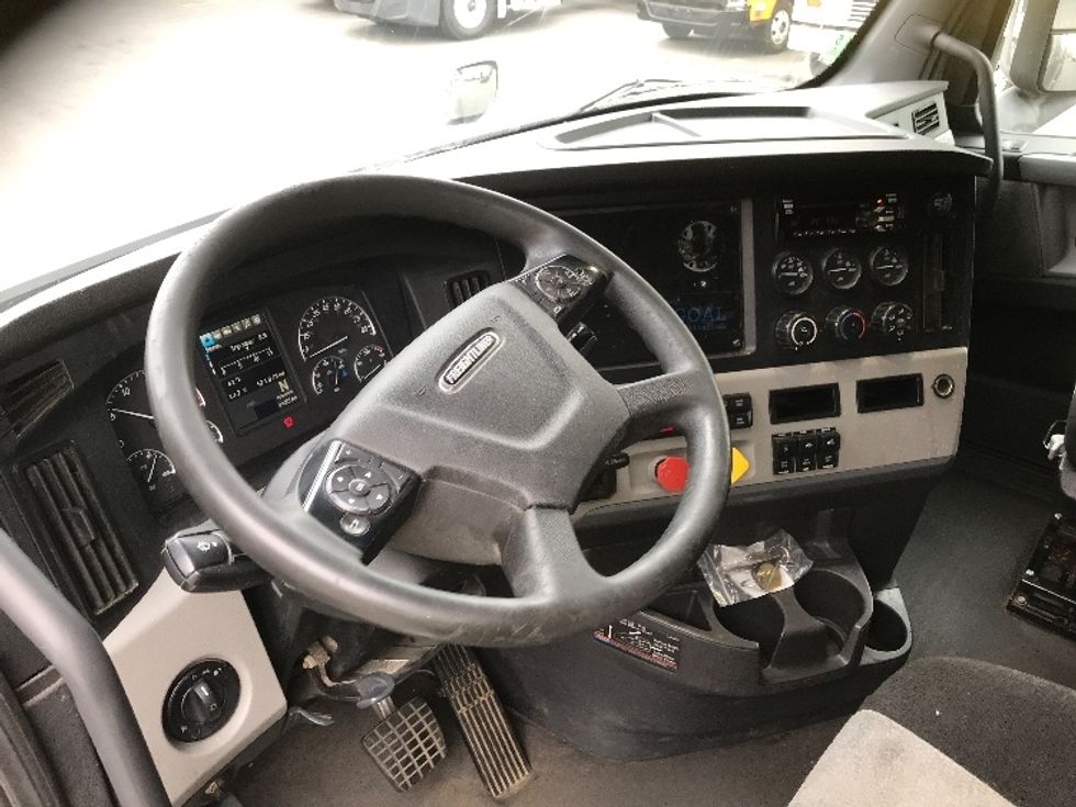 Sleeper Tractor-Heavy Duty Tractors-Freightliner-2020-T12664ST-Clackamas-OR-567,994\n\t\tmiles-$ 61,000 - Image 10