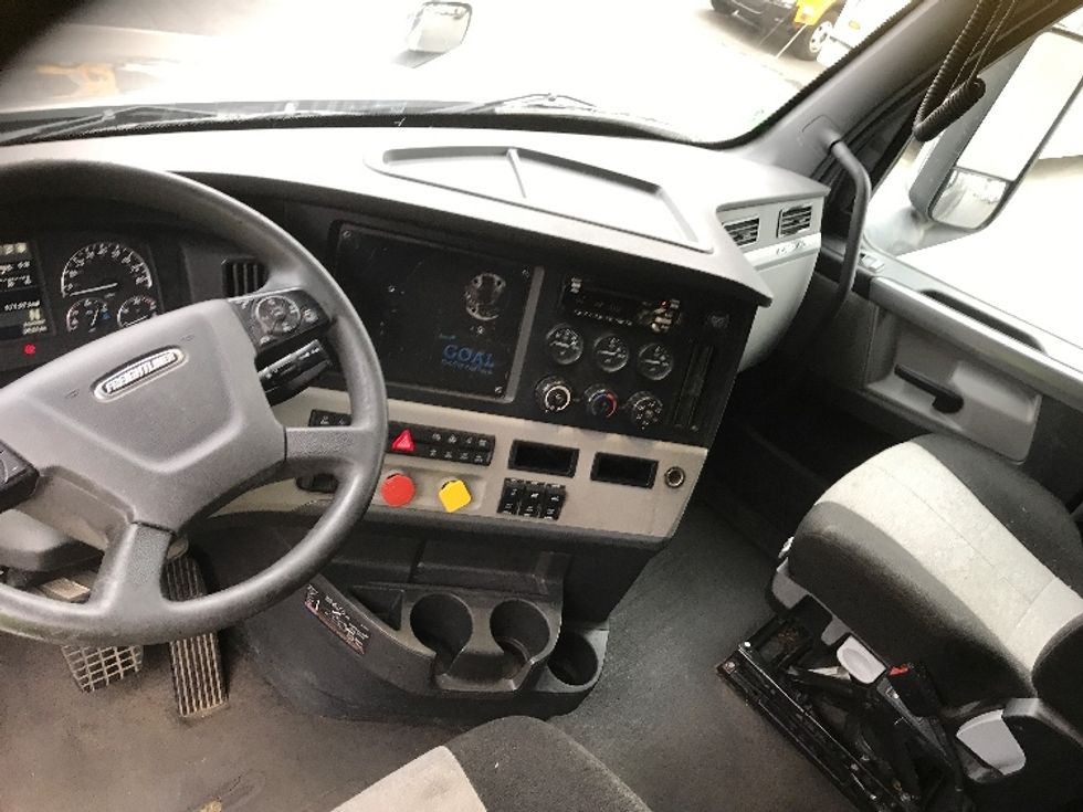 Sleeper Tractor-Heavy Duty Tractors-Freightliner-2020-T12664ST-Clackamas-OR-567,994\n\t\tmiles-$ 61,000 - Image 12