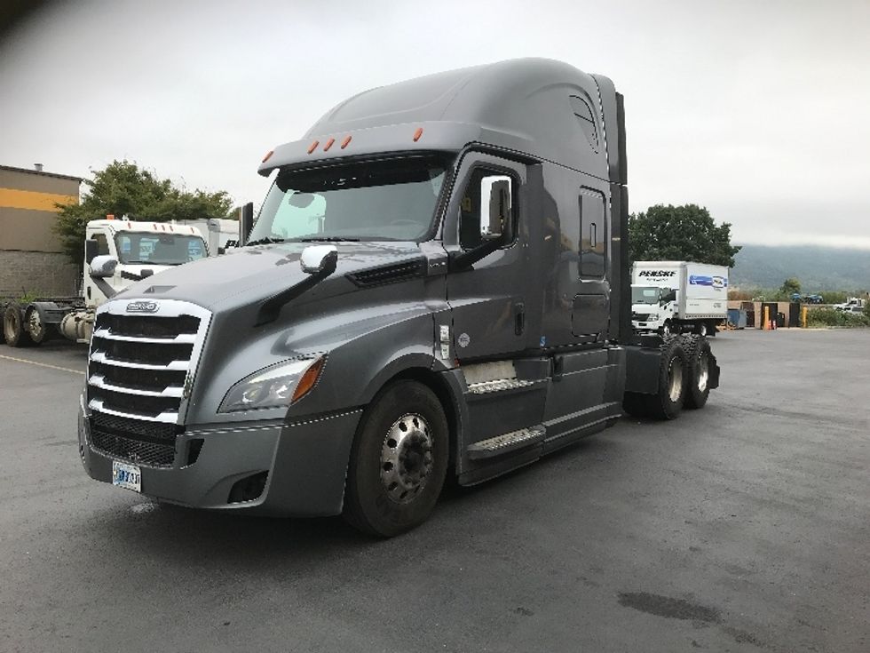 Sleeper Tractor-Heavy Duty Tractors-Freightliner-2020-T12664ST-Clackamas-OR-567,994\n\t\tmiles-$ 61,000 - Image 3