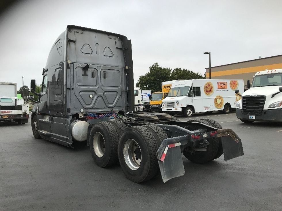Sleeper Tractor-Heavy Duty Tractors-Freightliner-2020-T12664ST-Clackamas-OR-567,994\n\t\tmiles-$ 61,000 - Image 5