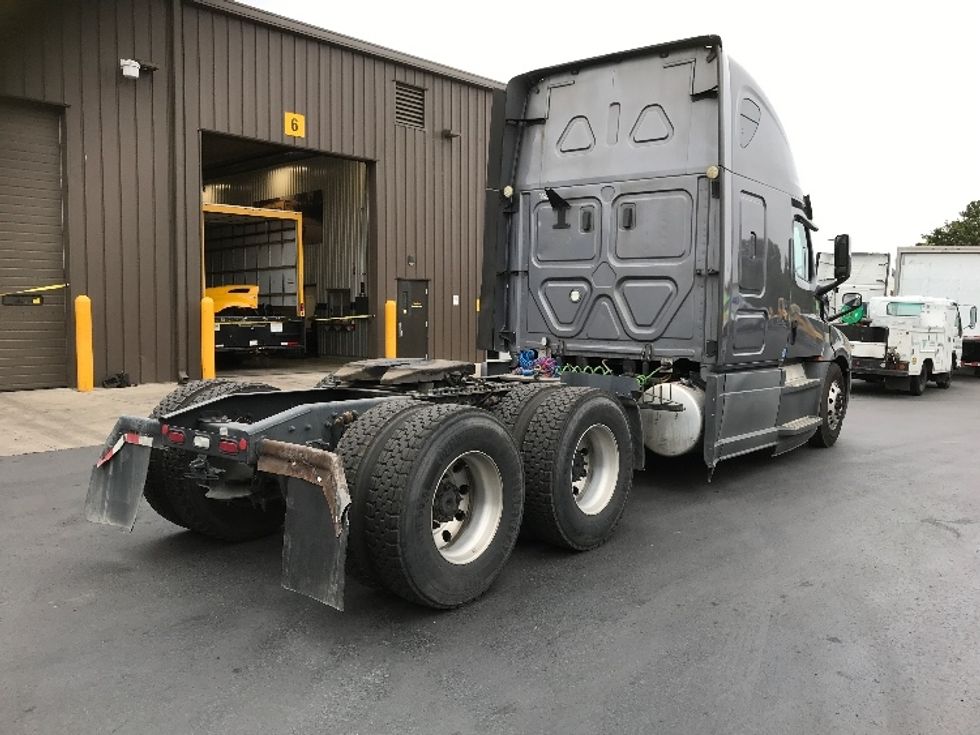 Sleeper Tractor-Heavy Duty Tractors-Freightliner-2020-T12664ST-Clackamas-OR-567,994\n\t\tmiles-$ 61,000 - Image 7