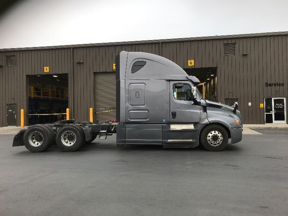 Sleeper Tractor-Heavy Duty Tractors-Freightliner-2020-T12664ST-Clackamas-OR-567,994\n\t\tmiles-$ 61,000 - Image 8