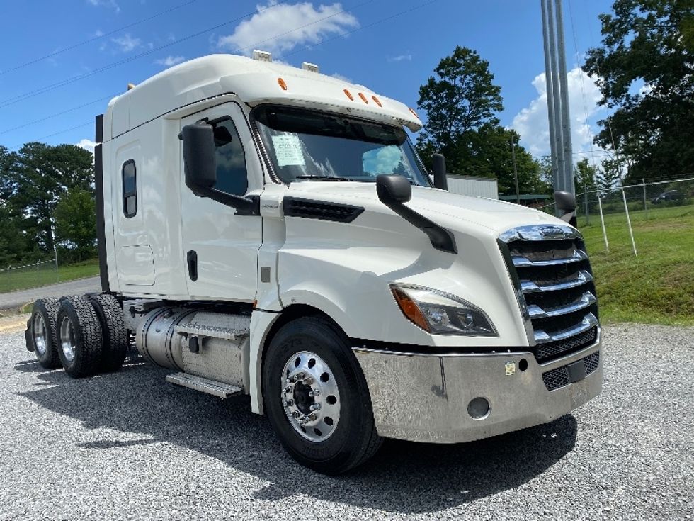 Sleeper Tractor-Heavy Duty Tractors-Freightliner-2020-T12664ST-Cleveland-TN-502,368\n\t\tmiles-$ 68,500 - Image 1