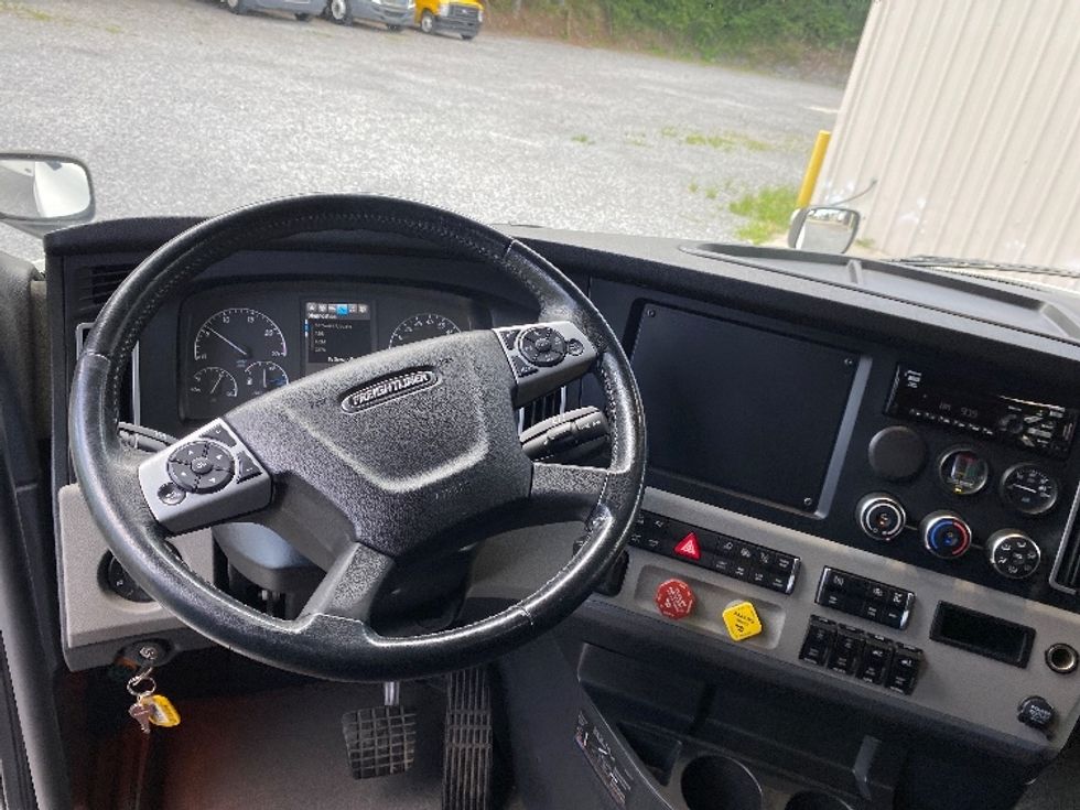 Sleeper Tractor-Heavy Duty Tractors-Freightliner-2020-T12664ST-Cleveland-TN-502,368\n\t\tmiles-$ 68,500 - Image 11