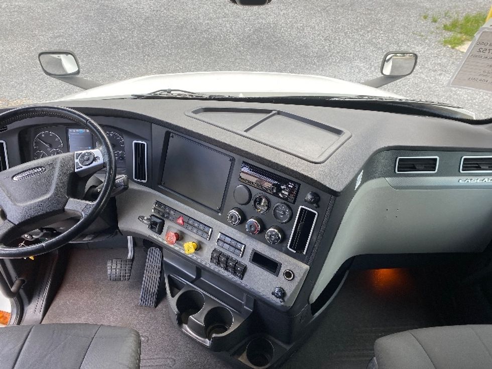 Sleeper Tractor-Heavy Duty Tractors-Freightliner-2020-T12664ST-Cleveland-TN-502,368\n\t\tmiles-$ 68,500 - Image 12