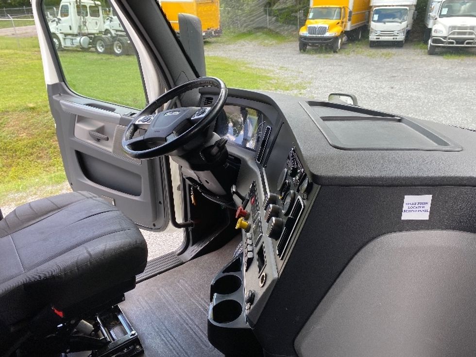 Sleeper Tractor-Heavy Duty Tractors-Freightliner-2020-T12664ST-Cleveland-TN-502,368\n\t\tmiles-$ 68,500 - Image 15