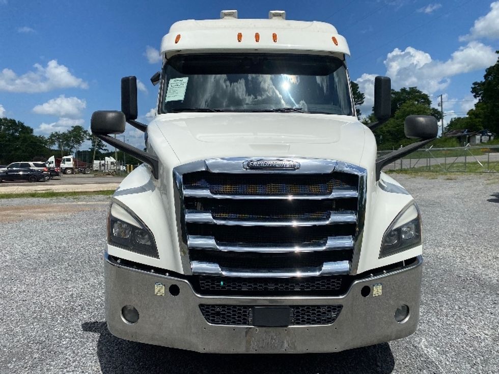 Sleeper Tractor-Heavy Duty Tractors-Freightliner-2020-T12664ST-Cleveland-TN-502,368\n\t\tmiles-$ 68,500 - Image 2