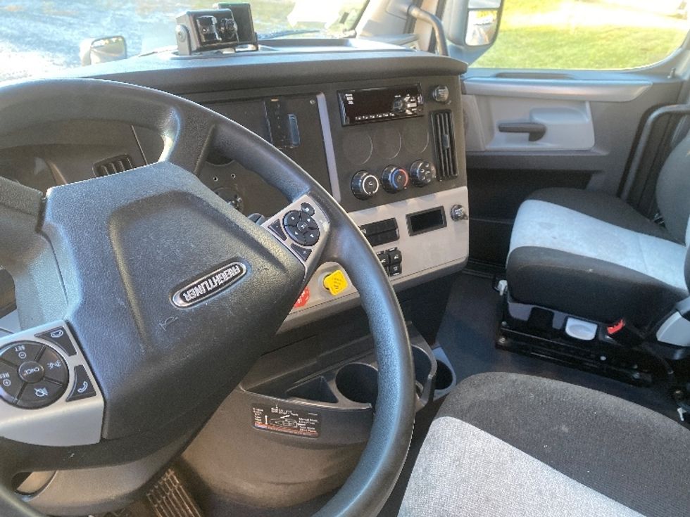 Sleeper Tractor-Heavy Duty Tractors-Freightliner-2020-T12664ST-Cleveland-TN-541,320\n\t\tmiles-$ 68,000 - Image 10
