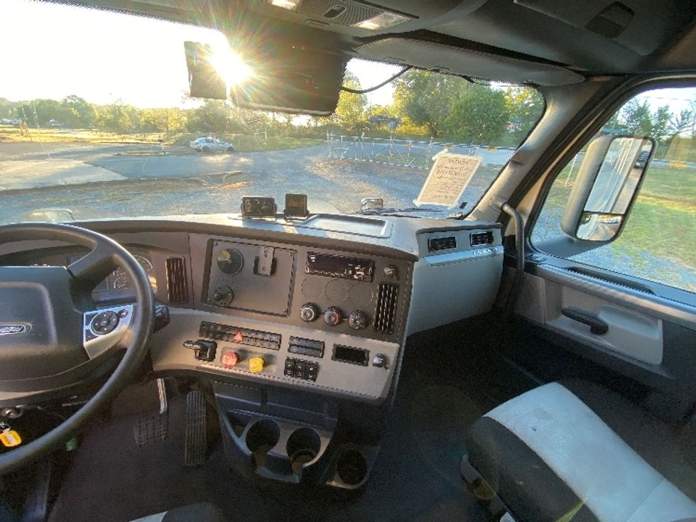 Sleeper Tractor-Heavy Duty Tractors-Freightliner-2020-T12664ST-Cleveland-TN-541,320\n\t\tmiles-$ 68,000 - Image 12