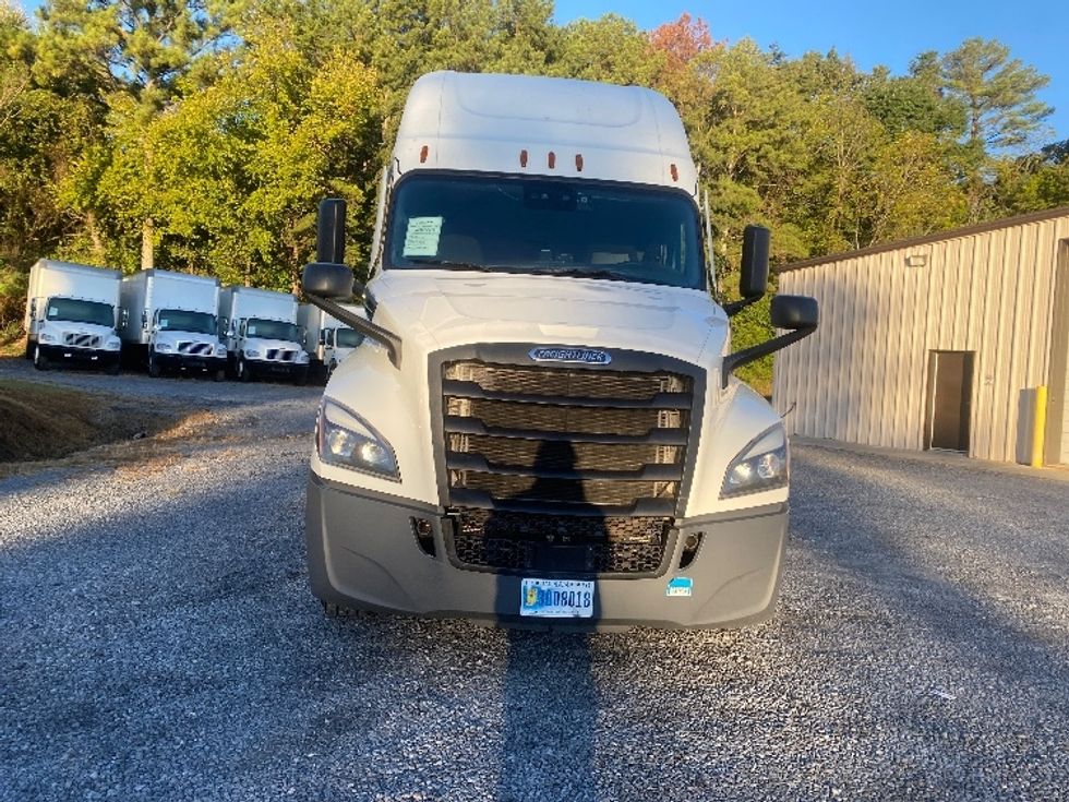 Sleeper Tractor-Heavy Duty Tractors-Freightliner-2020-T12664ST-Cleveland-TN-541,320\n\t\tmiles-$ 68,000 - Image 2