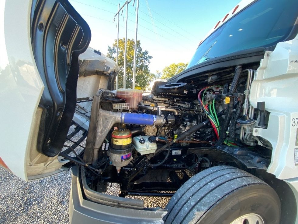Sleeper Tractor-Heavy Duty Tractors-Freightliner-2020-T12664ST-Cleveland-TN-541,320\n\t\tmiles-$ 68,000 - Image 21