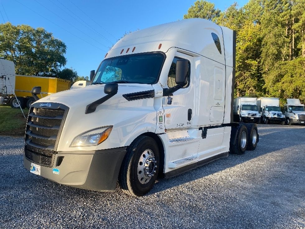 Sleeper Tractor-Heavy Duty Tractors-Freightliner-2020-T12664ST-Cleveland-TN-541,320\n\t\tmiles-$ 68,000 - Image 3