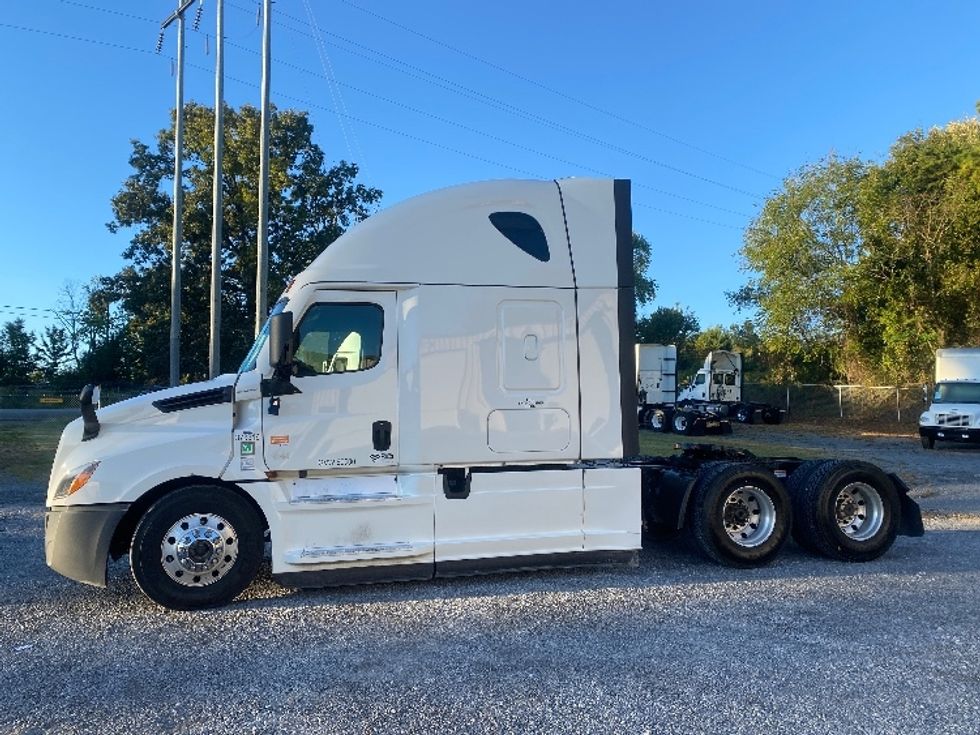 Sleeper Tractor-Heavy Duty Tractors-Freightliner-2020-T12664ST-Cleveland-TN-541,320\n\t\tmiles-$ 68,000 - Image 4