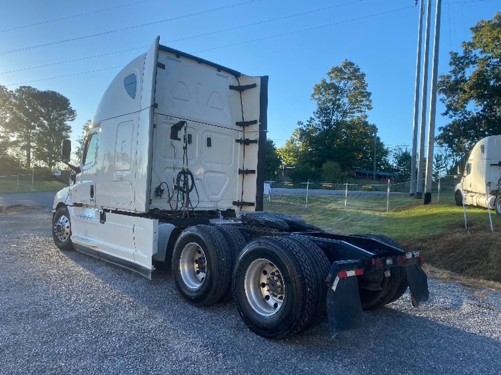 Sleeper Tractor-Heavy Duty Tractors-Freightliner-2020-T12664ST-Cleveland-TN-541,320\n\t\tmiles-$ 68,000 - Image 5