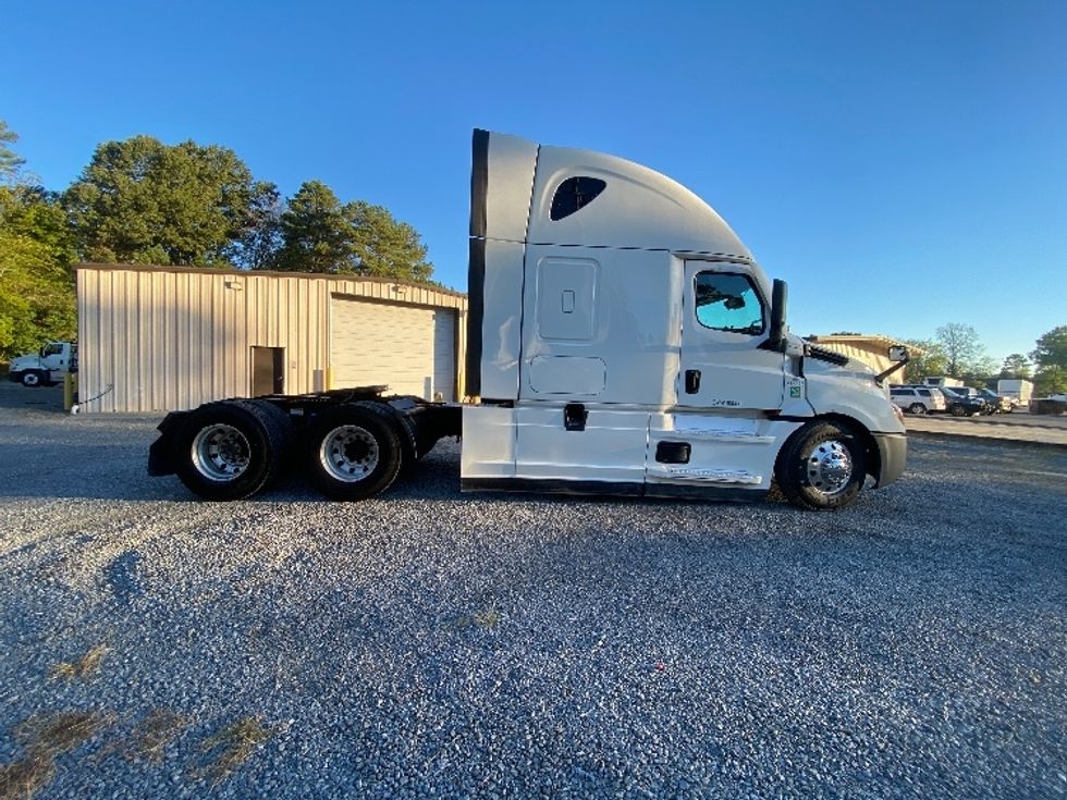 Sleeper Tractor-Heavy Duty Tractors-Freightliner-2020-T12664ST-Cleveland-TN-541,320\n\t\tmiles-$ 68,000 - Image 8
