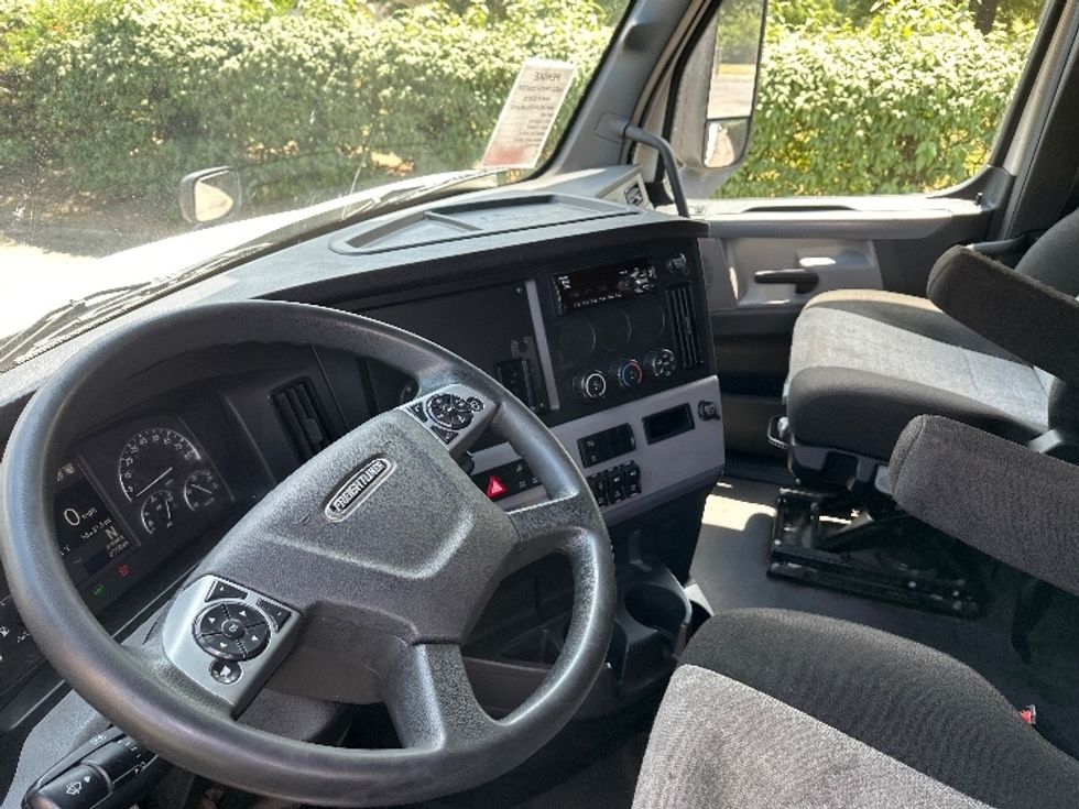 Sleeper Tractor-Heavy Duty Tractors-Freightliner-2020-T12664ST-Cleveland-TN-566,854\n\t\tmiles-$ 59,500 - Image 10