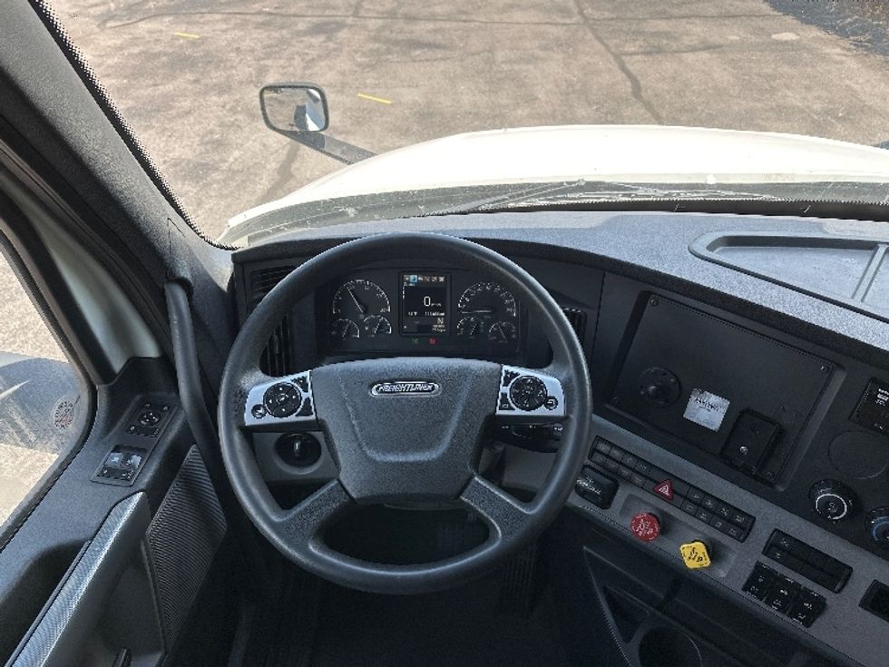 Sleeper Tractor-Heavy Duty Tractors-Freightliner-2020-T12664ST-Cleveland-TN-566,854\n\t\tmiles-$ 59,500 - Image 11