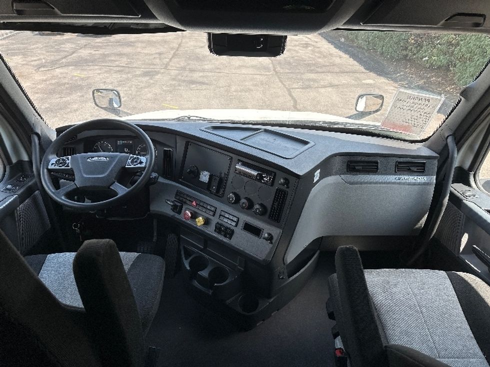 Sleeper Tractor-Heavy Duty Tractors-Freightliner-2020-T12664ST-Cleveland-TN-566,854\n\t\tmiles-$ 59,500 - Image 12