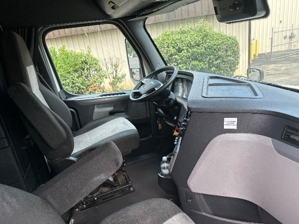 Sleeper Tractor-Heavy Duty Tractors-Freightliner-2020-T12664ST-Cleveland-TN-566,854\n\t\tmiles-$ 59,500 - Image 15