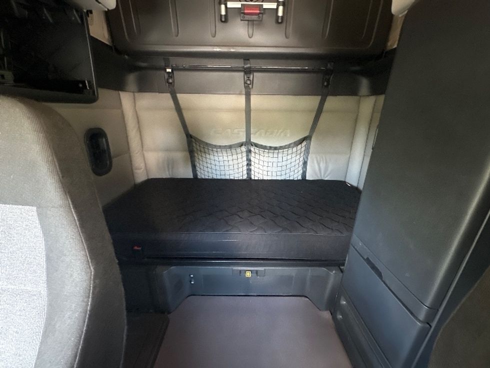 Sleeper Tractor-Heavy Duty Tractors-Freightliner-2020-T12664ST-Cleveland-TN-566,854\n\t\tmiles-$ 59,500 - Image 16