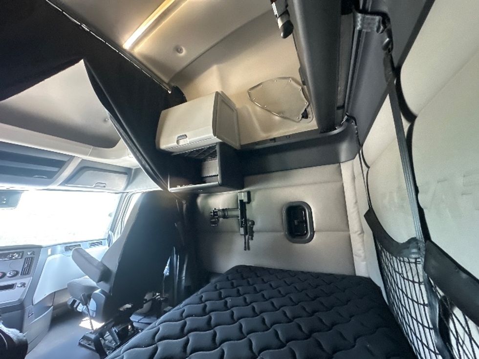 Sleeper Tractor-Heavy Duty Tractors-Freightliner-2020-T12664ST-Cleveland-TN-566,854\n\t\tmiles-$ 59,500 - Image 19