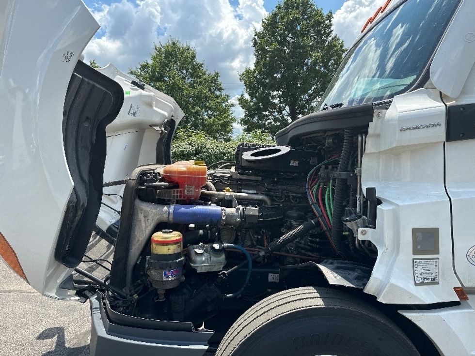 Sleeper Tractor-Heavy Duty Tractors-Freightliner-2020-T12664ST-Cleveland-TN-566,854\n\t\tmiles-$ 59,500 - Image 21