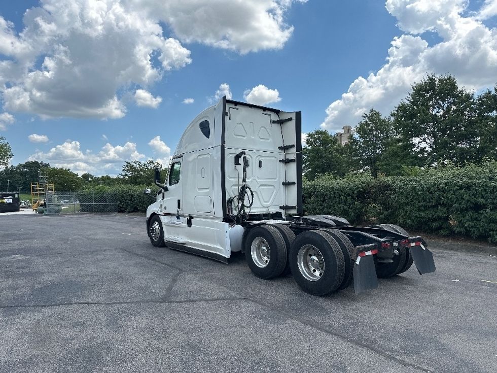 Sleeper Tractor-Heavy Duty Tractors-Freightliner-2020-T12664ST-Cleveland-TN-566,854\n\t\tmiles-$ 59,500 - Image 5