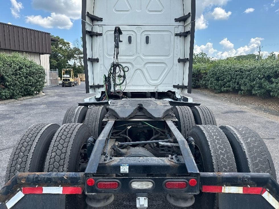 Sleeper Tractor-Heavy Duty Tractors-Freightliner-2020-T12664ST-Cleveland-TN-566,854\n\t\tmiles-$ 59,500 - Image 6