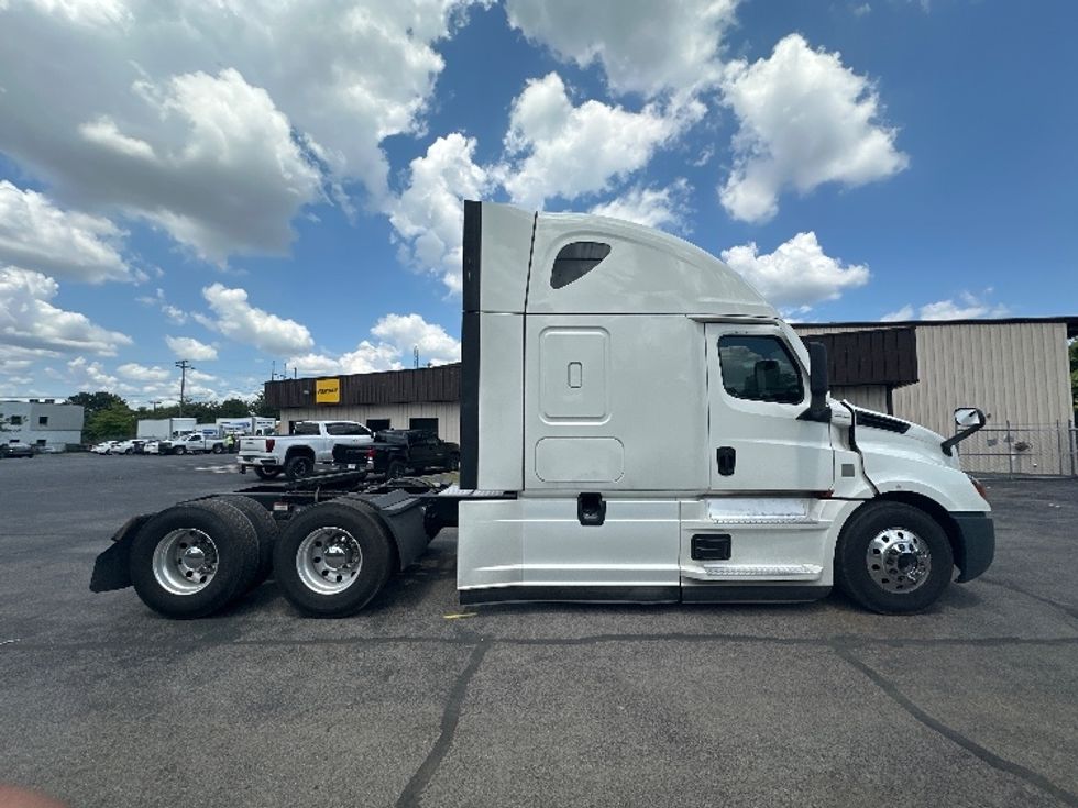 Sleeper Tractor-Heavy Duty Tractors-Freightliner-2020-T12664ST-Cleveland-TN-566,854\n\t\tmiles-$ 59,500 - Image 8