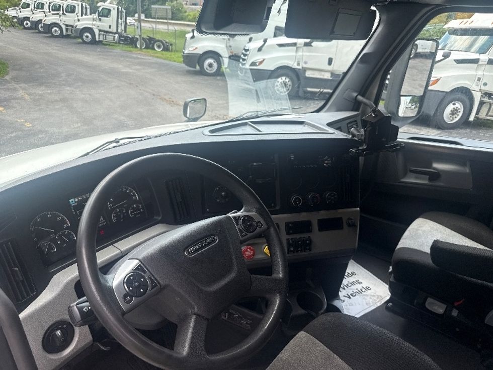 Sleeper Tractor-Heavy Duty Tractors-Freightliner-2020-T12664ST-Cleveland-TN-579,237\n\t\tmiles-$ 58,500 - Image 10