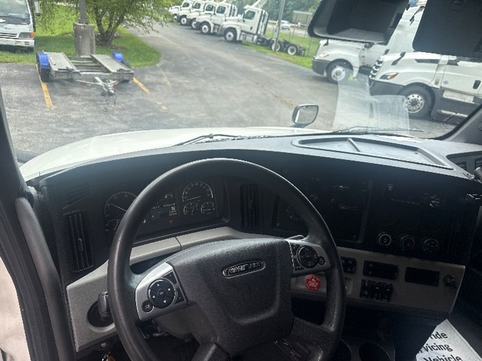 Sleeper Tractor-Heavy Duty Tractors-Freightliner-2020-T12664ST-Cleveland-TN-579,237\n\t\tmiles-$ 58,500 - Image 11