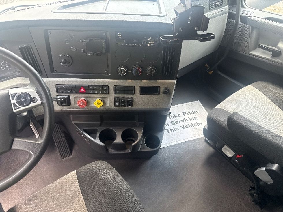 Sleeper Tractor-Heavy Duty Tractors-Freightliner-2020-T12664ST-Cleveland-TN-579,237\n\t\tmiles-$ 58,500 - Image 12