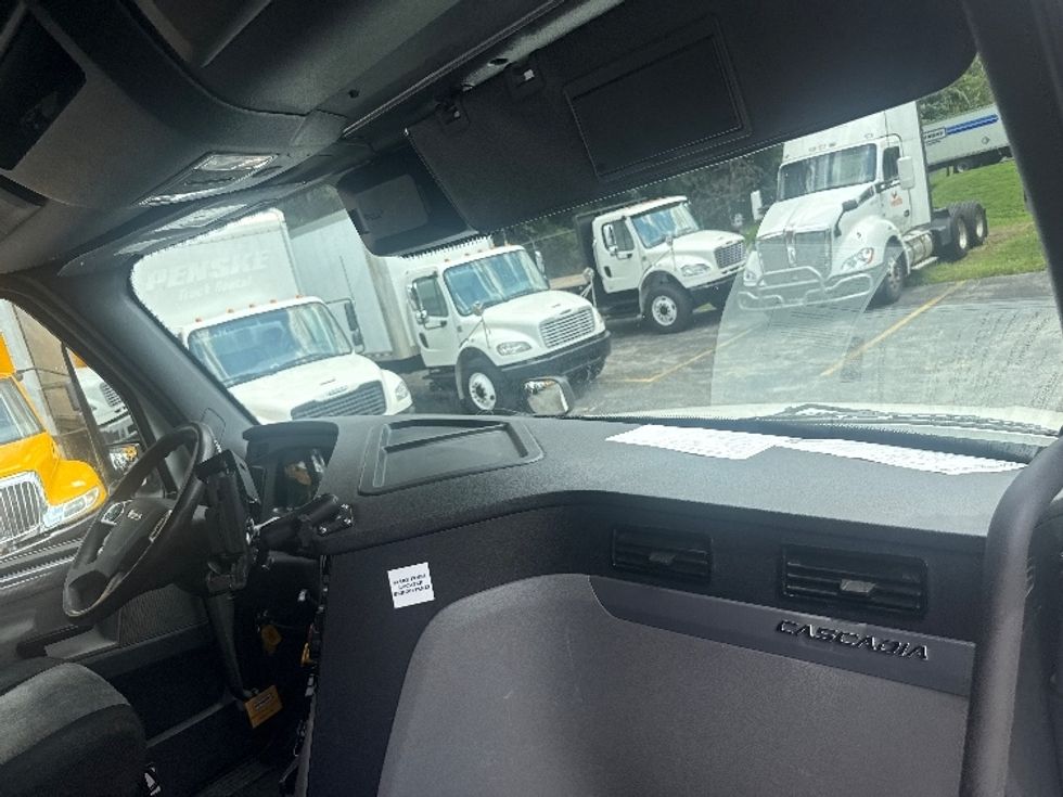 Sleeper Tractor-Heavy Duty Tractors-Freightliner-2020-T12664ST-Cleveland-TN-579,237\n\t\tmiles-$ 58,500 - Image 14