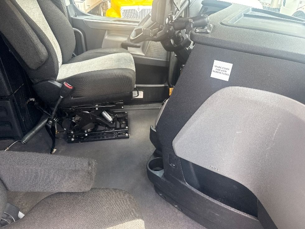 Sleeper Tractor-Heavy Duty Tractors-Freightliner-2020-T12664ST-Cleveland-TN-579,237\n\t\tmiles-$ 58,500 - Image 15