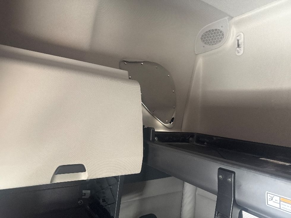 Sleeper Tractor-Heavy Duty Tractors-Freightliner-2020-T12664ST-Cleveland-TN-579,237\n\t\tmiles-$ 58,500 - Image 19