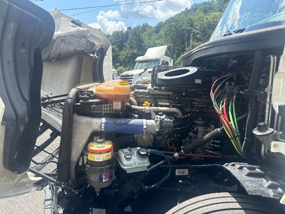 Sleeper Tractor-Heavy Duty Tractors-Freightliner-2020-T12664ST-Cleveland-TN-579,237\n\t\tmiles-$ 58,500 - Image 21