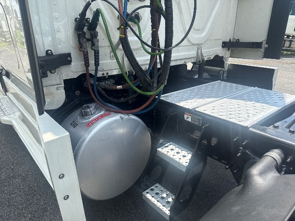 Sleeper Tractor-Heavy Duty Tractors-Freightliner-2020-T12664ST-Cleveland-TN-579,237\n\t\tmiles-$ 58,500 - Image 22