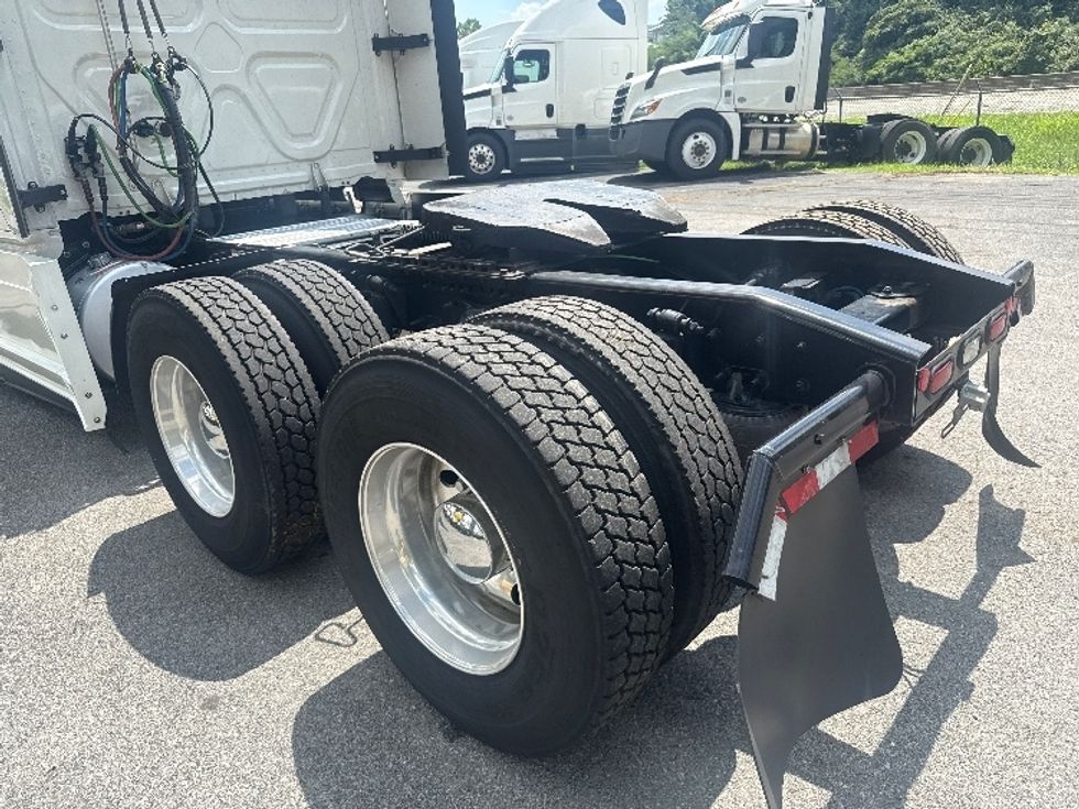 Sleeper Tractor-Heavy Duty Tractors-Freightliner-2020-T12664ST-Cleveland-TN-579,237\n\t\tmiles-$ 58,500 - Image 23