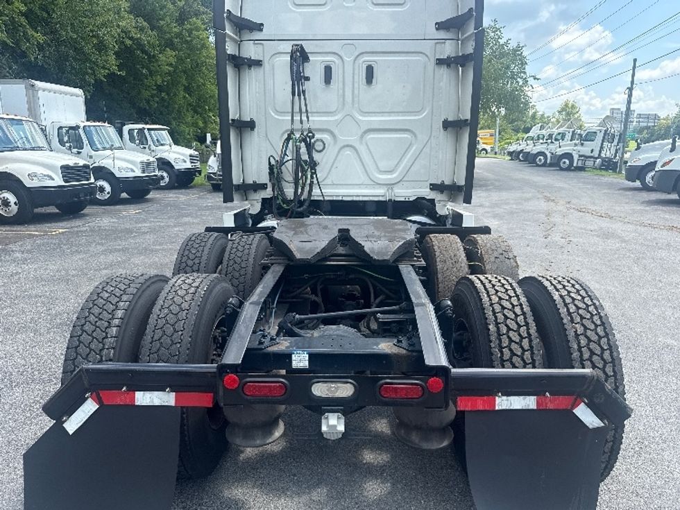 Sleeper Tractor-Heavy Duty Tractors-Freightliner-2020-T12664ST-Cleveland-TN-579,237\n\t\tmiles-$ 58,500 - Image 6