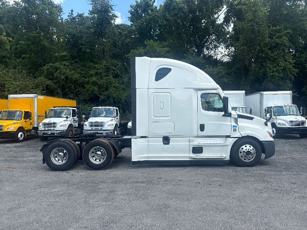 Sleeper Tractor-Heavy Duty Tractors-Freightliner-2020-T12664ST-Cleveland-TN-579,237\n\t\tmiles-$ 58,500 - Image 8