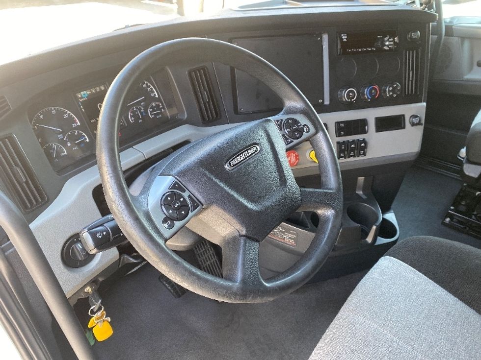 Sleeper Tractor-Heavy Duty Tractors-Freightliner-2020-T12664ST-Cleveland-TN-598,495\n\t\tmiles-$ 63,000 - Image 10
