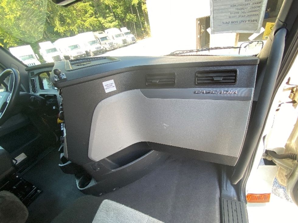 Sleeper Tractor-Heavy Duty Tractors-Freightliner-2020-T12664ST-Cleveland-TN-598,495\n\t\tmiles-$ 63,000 - Image 14