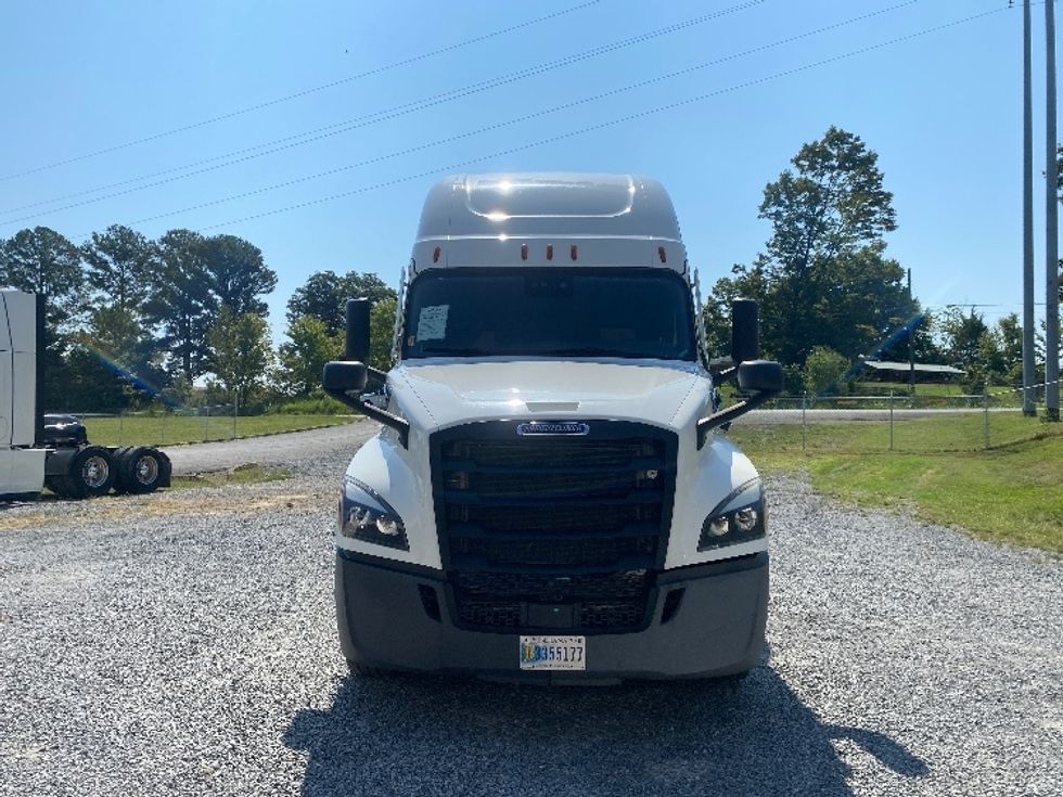 Sleeper Tractor-Heavy Duty Tractors-Freightliner-2020-T12664ST-Cleveland-TN-598,495\n\t\tmiles-$ 63,000 - Image 2