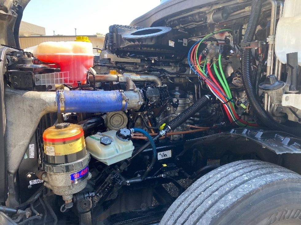 Sleeper Tractor-Heavy Duty Tractors-Freightliner-2020-T12664ST-Cleveland-TN-598,495\n\t\tmiles-$ 63,000 - Image 21