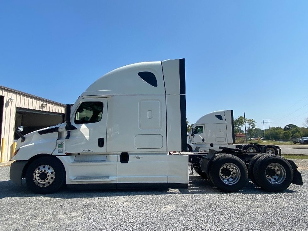 Sleeper Tractor-Heavy Duty Tractors-Freightliner-2020-T12664ST-Cleveland-TN-598,495\n\t\tmiles-$ 63,000 - Image 4
