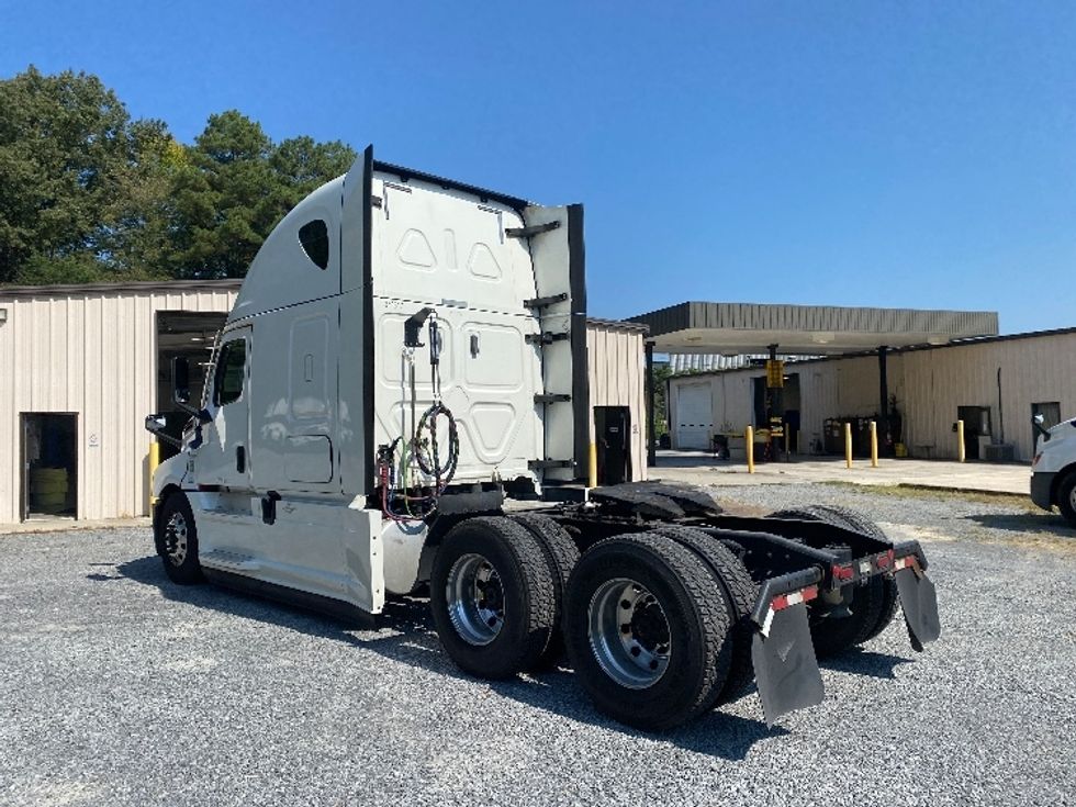 Sleeper Tractor-Heavy Duty Tractors-Freightliner-2020-T12664ST-Cleveland-TN-598,495\n\t\tmiles-$ 63,000 - Image 5