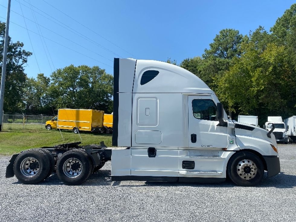 Sleeper Tractor-Heavy Duty Tractors-Freightliner-2020-T12664ST-Cleveland-TN-598,495\n\t\tmiles-$ 63,000 - Image 8