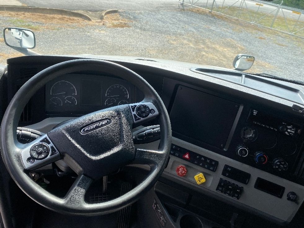 Sleeper Tractor-Heavy Duty Tractors-Freightliner-2020-T12664ST-Cleveland-TN-627,083\n\t\tmiles-$ 61,750 - Image 11